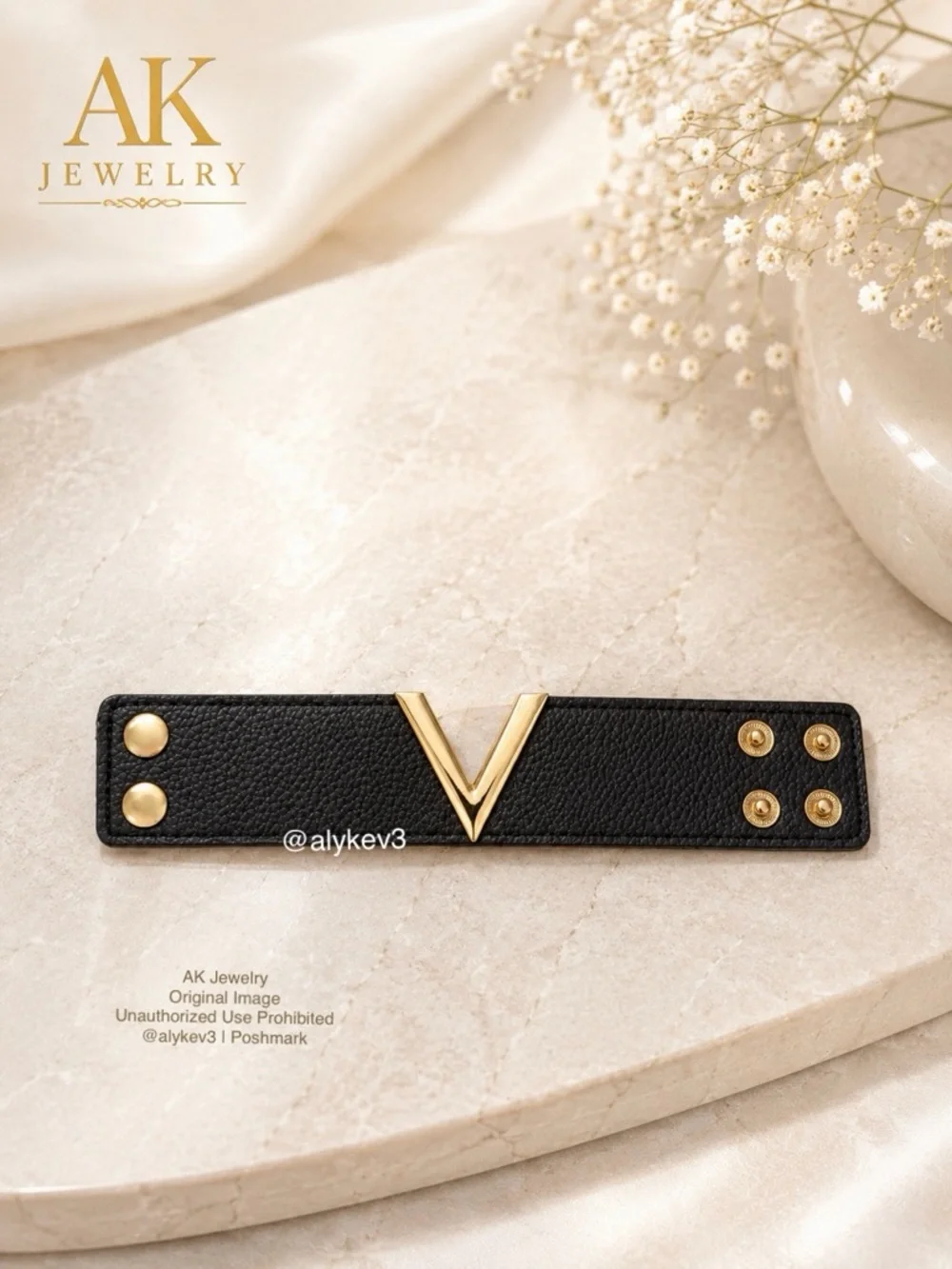 💎LUXURY Black Pebbled Leather V Gold Cuff Bracelet with Polished Gold V Accent